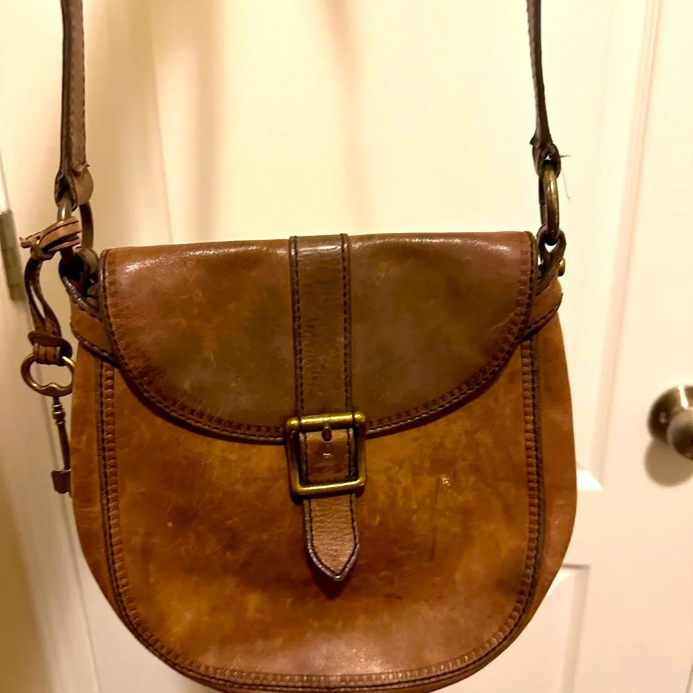 CLOSE OUT SALE FOSSIL🗝️ (VRI) Vintage Re-Issue Crossbody Key Fob - Picture 3 of 15